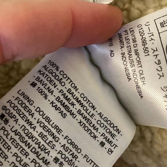 Levi's Dark Blue Denim Jacket with Cream Sherpa Collar and Lining - Picture 5 of 6